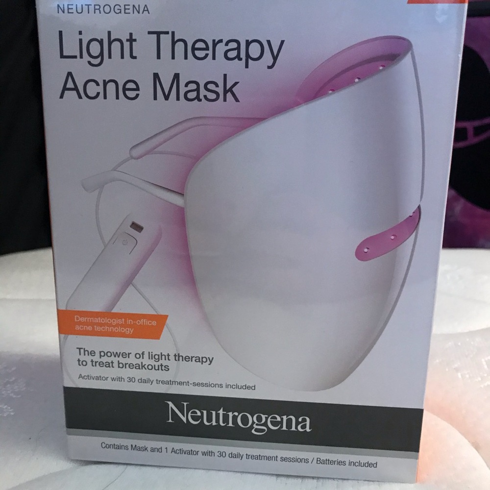Acne treatment mask